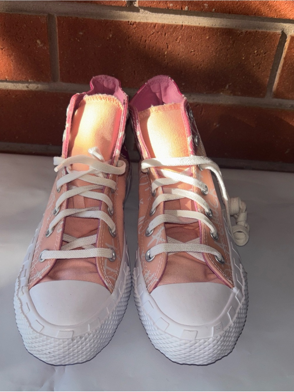 Converse Pink Canvas Low-Top Sneakers for kids size 6